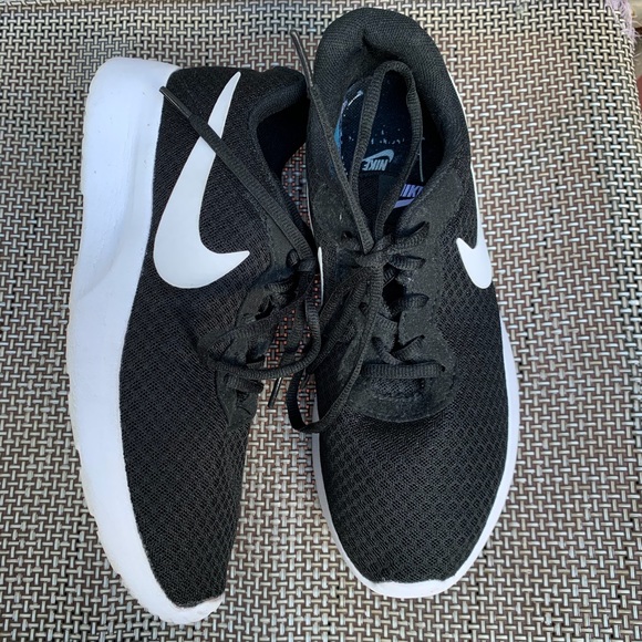 ❗️SOLD❗️Nike Tanjun Sneakers - Picture 1 of 5